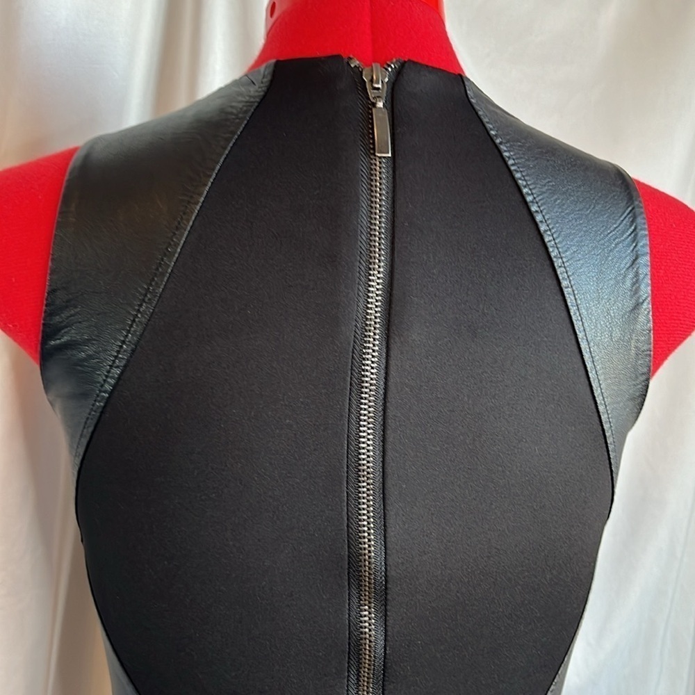 XS10 Suzy shein sleeveless leather like detailed dress - Picture 7 of 13